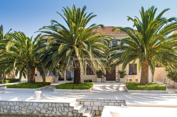 Роскошная вилла на первой линии, Крашичи (Джурашевичи) - фото