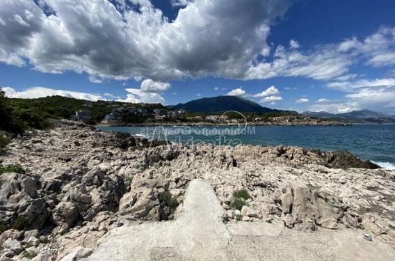 Участок на первой линии моря, Утеха с уютной бухтой - фото