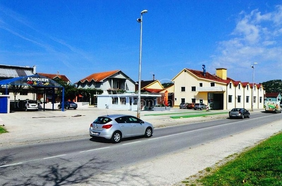 Коммерческий комплекс в городе Никшич - фото