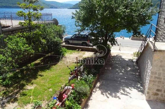 Квартира в городе музее - Пераст, с садом, первая линия - фото