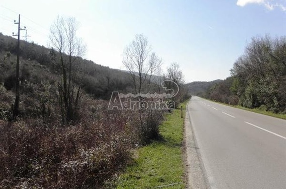 Участок вдоль магистральной дороги Тиват-Будва - фото