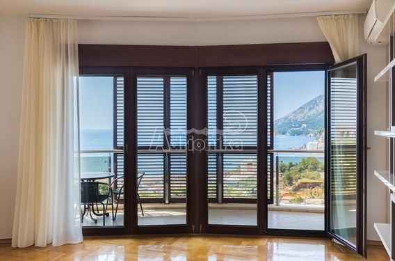 Новые квартиры в Бечичи в 400м от моря - фото