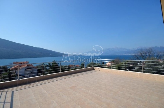 Новый 3-х этажный дом с потрясающим видом на море и горы, Дженовичи - фото