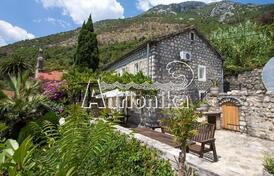 Очаровательный каменный дом в Перасте