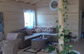 Деревянный дом в Луштице