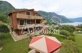 Вилла в 400м от моря, Рисан