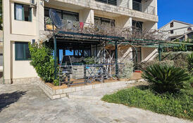 Просторный дуплекс с садом и видом на море в Биеле, всего в 70 м от моря