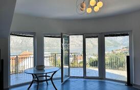 Квартира с большой террасой и панорамным видом на море, Прчань, Котор