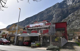 Дом в Которе, Доброта в 50м от моря