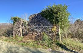 Участок в Булярице с руиной ниже магистрали