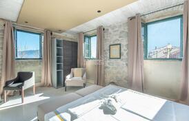 Мини-отель с бассейном рядом с Котором