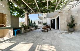 Квартира с большой террасой в доме с бассейном, Доброта, Котор