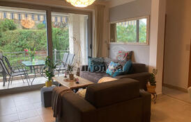 Квартира 71м2 с двумя спальнями и видом на море в Петроваце