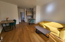 Меблированная двухкомнатная квартира с видом на море и гаражным местом в новостройке