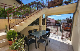 Дом под стенами старого города, Бар