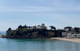 Дом всего в 50 метрах от моря в Улцине