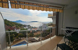 Студия с видом на море, Пржно