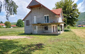 Дом с просторным участком в тихом районе Никшича