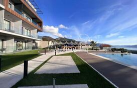 Квартира с просторным садом, расположенная в комплексе с бассейном, Кавач