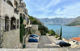 Отличная квартира с садом, бассейном и видом на море, Костаница