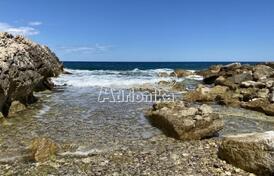 Большой участок на первой линии, Утеха