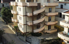 Просторный дом с апартаментами и видом на море