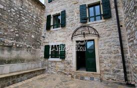 Отремонтированный каменный дом на берегу моря, Тиват, Лепетани