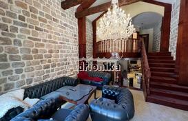 Уникальная вилла на первой линии моря в Бока-Которской бухте