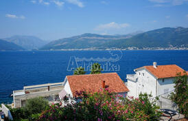 Дуплекс апартамент, Крашичи, с видом на море