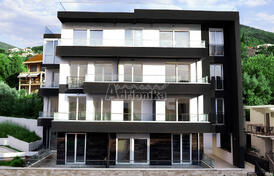 Квартиры в новостройке с видом на море в Тивате