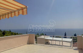 Дом с апартаментами в Шушань