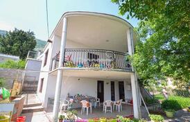 Дом в Сутоморе с шестью спальнями