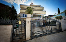 Дом с бассейном в Крашичи