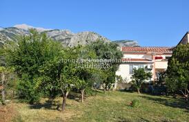 Дом с участком в Старом Баре