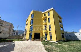 Здание в Баре под отель, всего в 300м от моря и набережной.