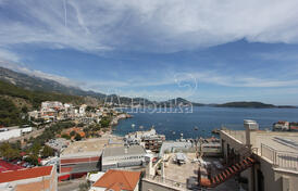 Квартира с тремя спальнями с панорамным видом на море