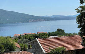 Каменный дом с большим участком в 650 м от моря, Дженовичи, Херцег-Нови
