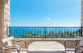 Комплекс из 6 вилл с бассейном с открытым видом на море