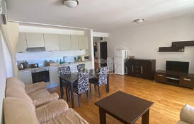 Квартира с двумя спальными комнатами в комплексе с бассейном