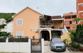 Двухэтажный дом в отличном месте в Будве