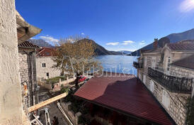 Отличная квартира в Перасте в первом ряду от моря