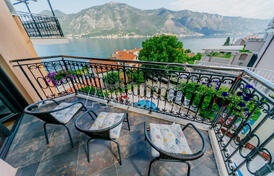 Квартира с двумя спальными комнатами недалеко от моря в Которе