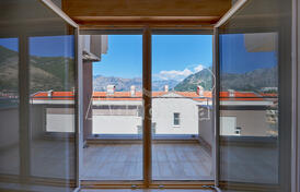 На продажу квартиры в комплексе в Которе с видом на залив