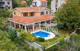 Роскошная вилла с бассейном в Ораховце