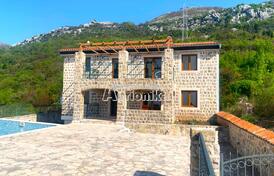 Вилла в стиле рустик с видом на море