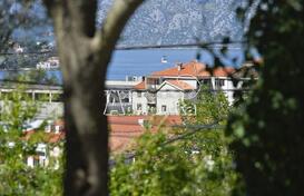 Дом в Которе, район Школяри, 1,5 км от моря и центра