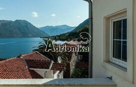 Kвартира в историческом каменном дворце с потрясающим видом на море, Прчань