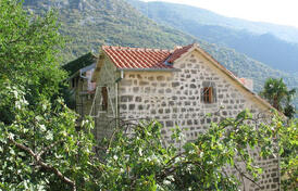 Комплекс из трех зданий в Которе