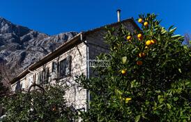 Продается &ndash; аутентичный каменный дом с панорамным видом на Бока-Которскую бухту