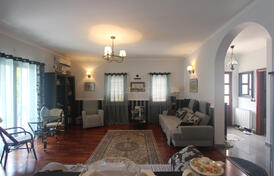 Вилла с видом на море и горы в Баре